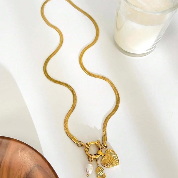 Nwt Non Tarnish Intial S Necklace - Picture 3 of 5